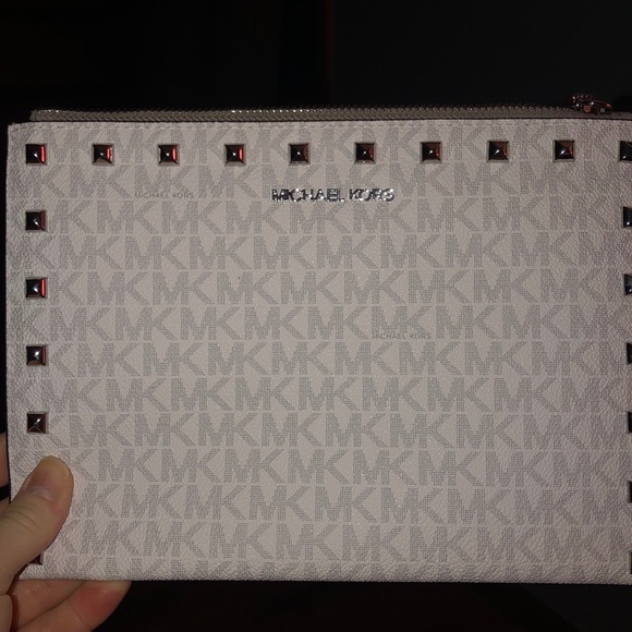 Michael Kors Handbags - Michael Kors Wristlet